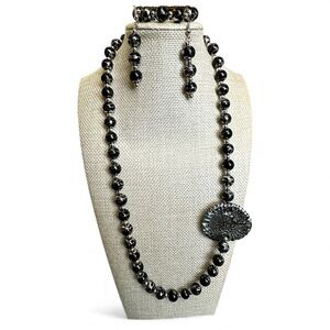 Elegant Black Glass Beaded Necklace Set